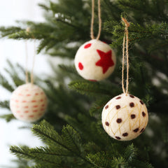 Salcar Weihnachtskugeln 6er Set – Handgefertigte Wollfilz-Kugeln 6 cm mit Juteseil, 3 Designs, Weihnachtsbaumschmuck & Festliche Deko