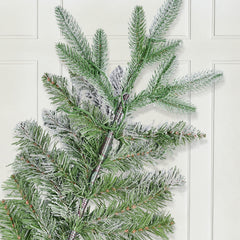 Salcar Künstlicher Weihnachtsbaum mit Schnee und LED Beleuchtung – Realistischer Tannenbaum mit Metallständer, 180 cm / 210 cm, warmweißes Licht