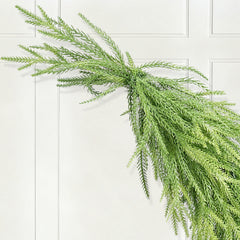 Salcar Künstlicher Weihnachtsbaum mit Holzständer – 100 % PE, zartgrün & naturgetreu – 120 cm / 150 cm, pflegeleicht & stabil
