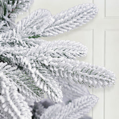 Salcar Künstlicher Weihnachtsbaum mit Schnee und LED Beleuchtung – Realistischer Tannenbaum mit Metallständer, 180 cm / 210 cm, warmweißes Licht