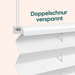 Stabile Doppelschnur verspannte Mechanik beim weißen Sekey Plissee, gleichmäßige Faltenführung und flüssige Höhenverstellung