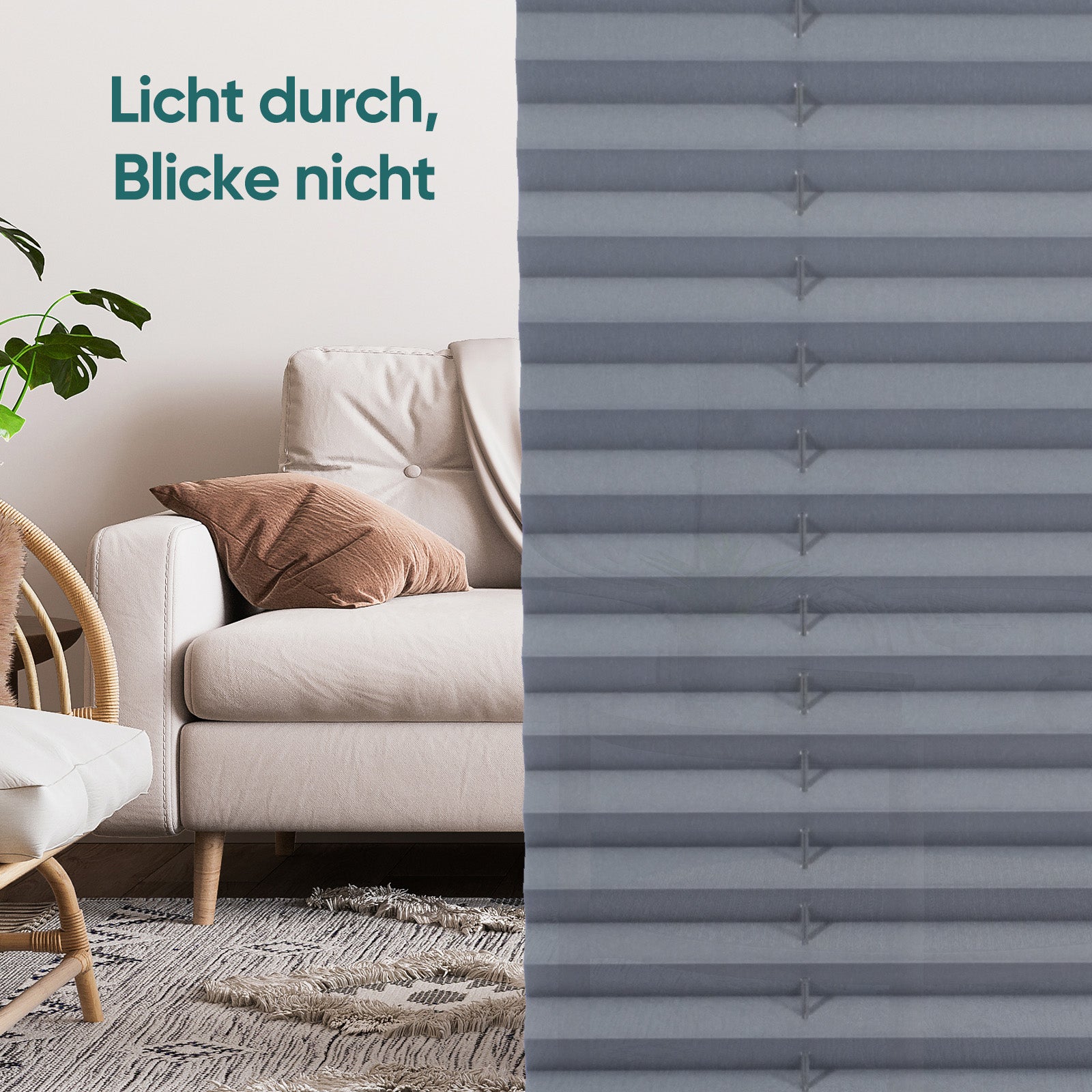 Blick von außen auf das Fenster, der Innenraum ist durch das Sekey Plissee vollständig nicht einsehbar
